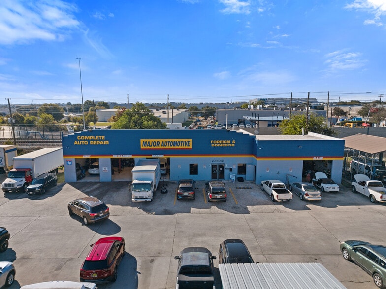 More Photos Of 3104 S Rigsbee Dr, Plano Industrial For Sale