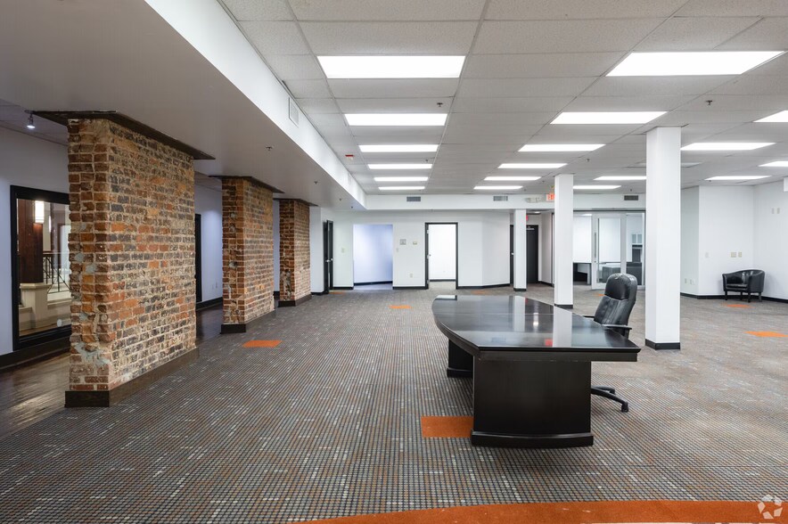 More Photos Of 200 N Main St, Greenville Office Residential For Lease