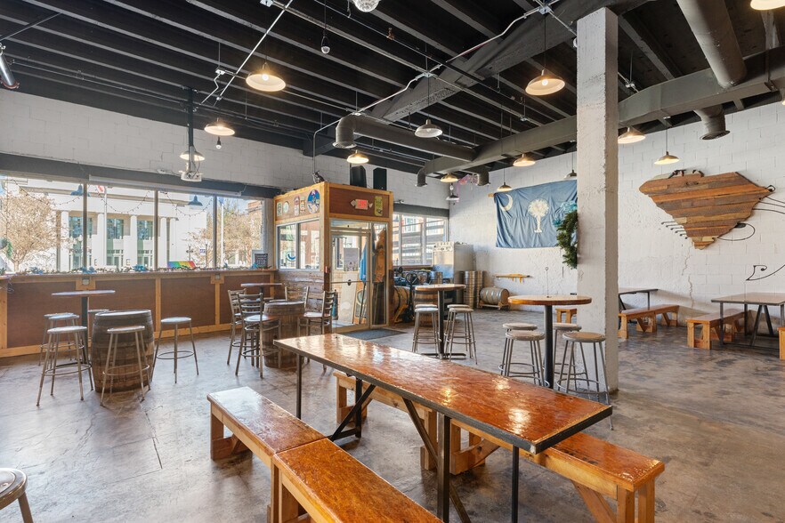 More Photos Of 197 E St John St, Spartanburg Restaurant For Lease