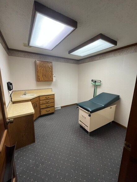 More Photos Of 1461 Jason Rd, Greenfield Office For Lease