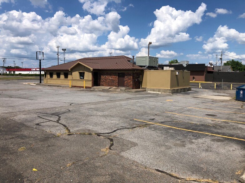 More Photos Of 408 N 12th St, Murray Freestanding For Sale