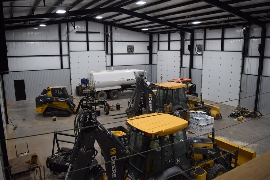 More Photos Of 6306 County 122 Rd, Midland Distribution For Lease