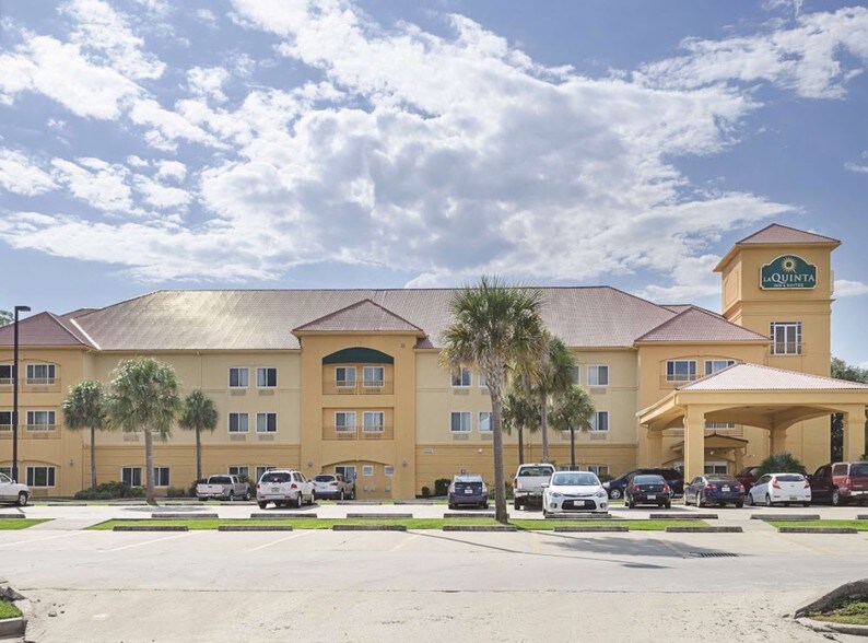 More Photos Of 957 Cedar Lake Rd, Biloxi Hotel For Sale