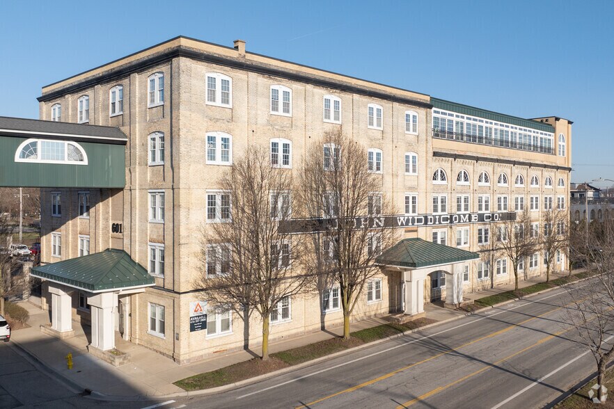 More Photos Of 601 5th St NW, Grand Rapids Medical For Lease