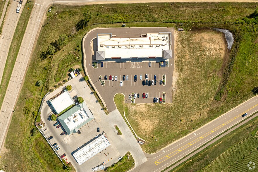 More Photos Of 9931-9947 Hudson Blvd N, Lake Elmo General Retail For Lease