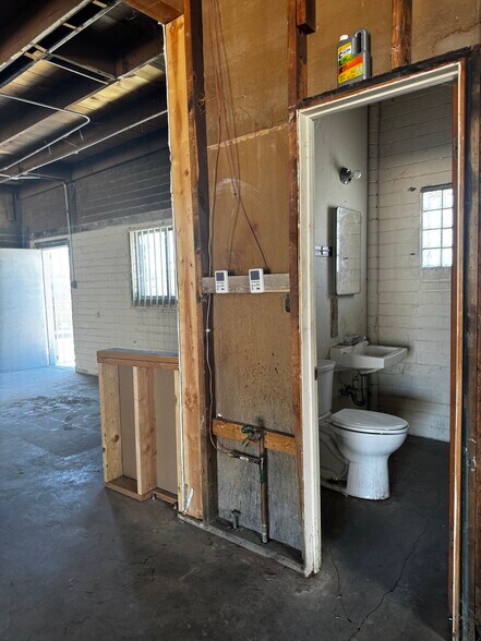 More Photos Of 3826-3830 E 37th St, Tucson Warehouse For Sale