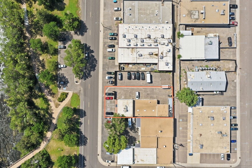 More Photos Of 2311 S Platte River Dr, Denver Showroom For Lease