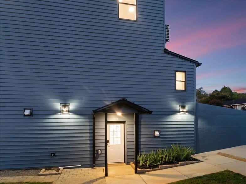 More Photos Of 901 8th St, Radford Apartments For Sale