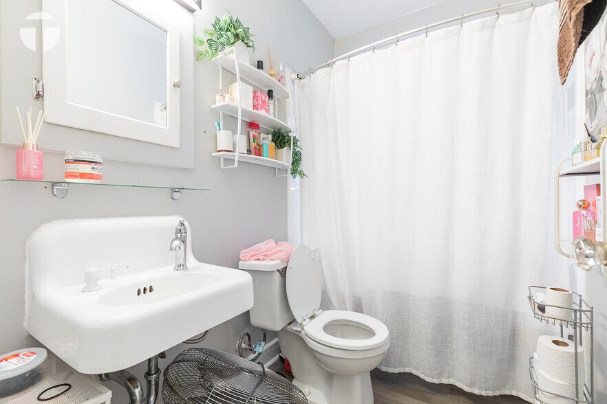 More Photos Of 1821 P St, Sacramento Apartments For Sale