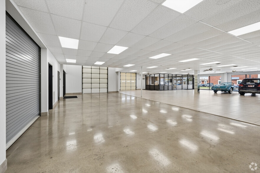 More Photos Of 7682 E 46th Pl, Tulsa Auto Dealership For Lease