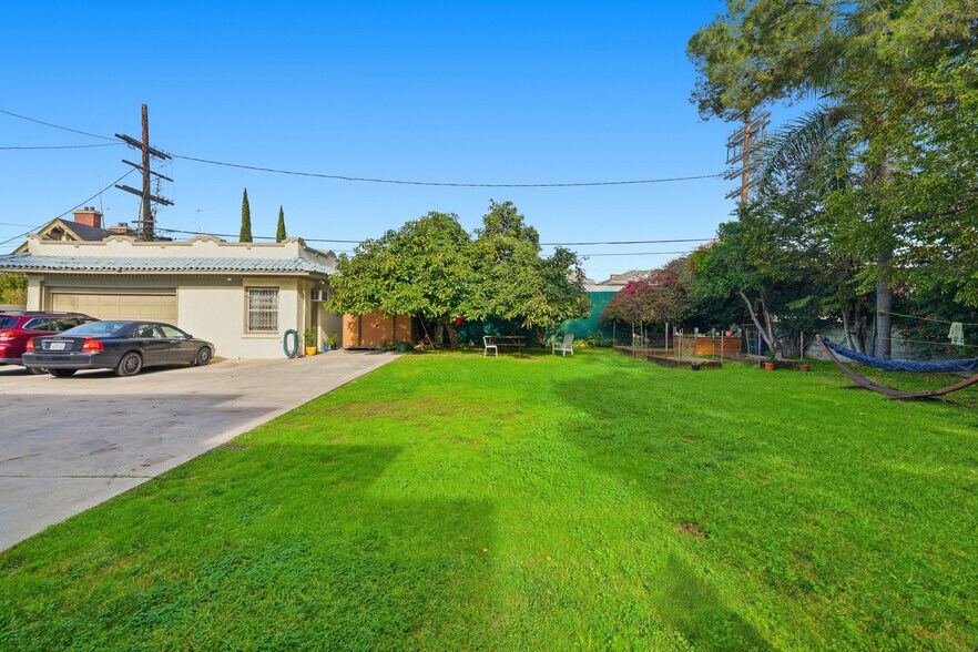 More Photos Of 3741 W 27th St, Los Angeles Specialty For Sale