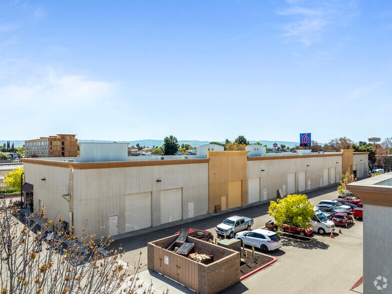 More Photos Of 470 W Larch Rd, Tracy Service For Sale