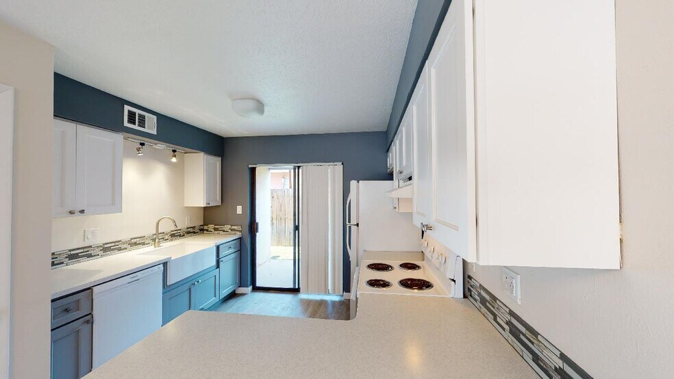 More Photos Of 1117 Louisiana Blvd SE, Albuquerque Apartments For Sale