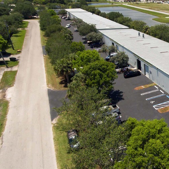 More Photos Of 825 15th St, Lake Park Warehouse For Lease