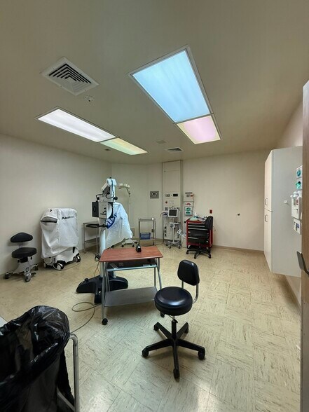 More Photos Of 501 Doctors Ct, Oshkosh Medical For Sale