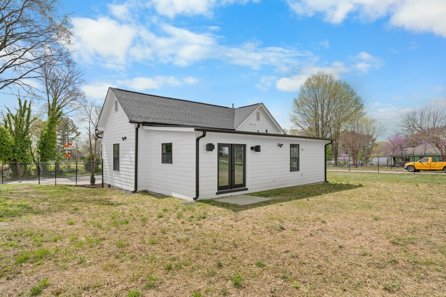 More Photos Of 1105 Gillette Ave, Durham Storefront Retail Office For Lease