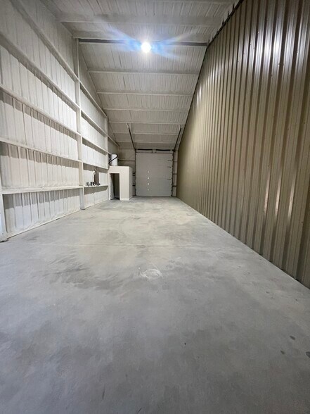 More Photos Of 615 FM 371, Gainesville Showroom For Sale