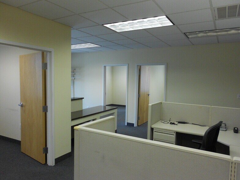 More Photos Of 31 Wichita Dr, Nicholasville Office For Sale