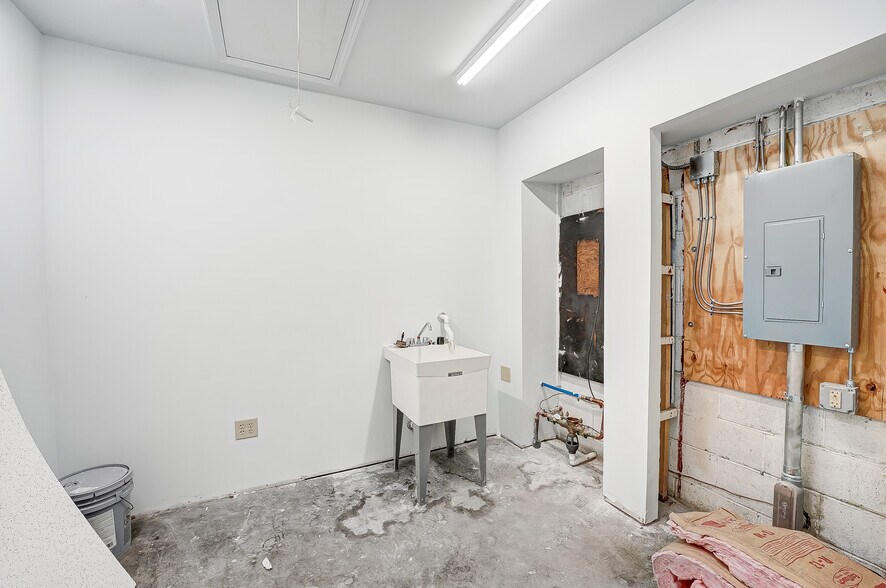 More Photos Of 53 E Market St, Germantown Restaurant For Sale