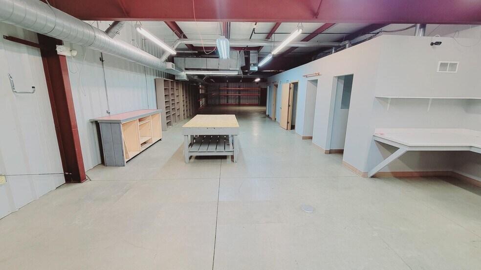 More Photos Of 550 Goodrich Rd, Bellevue Light Distribution For Sale