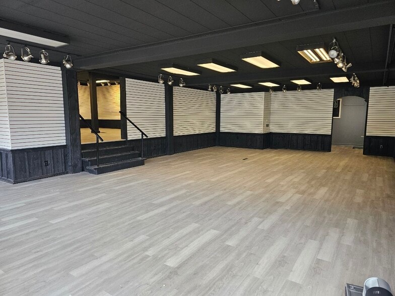 More Photos Of 600 Fairmount Ave, Jamestown Freestanding For Lease