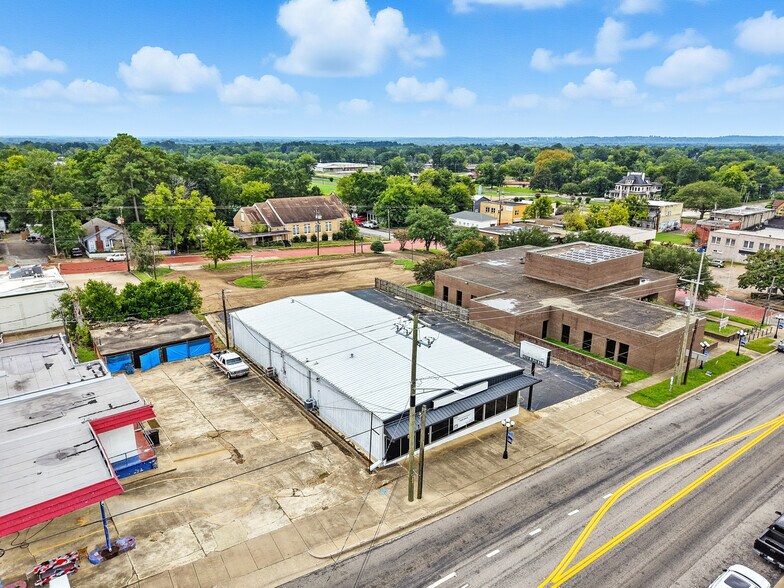 More Photos Of 208 N Main St, Gladewater Freestanding For Sale