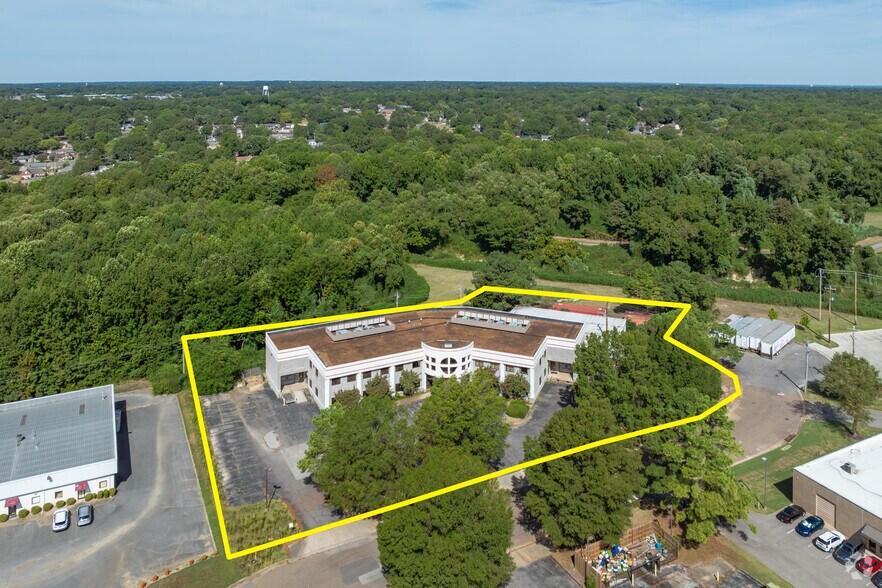 More Photos Of 7375 Adrianne Pl, Bartlett Light Distribution For Lease