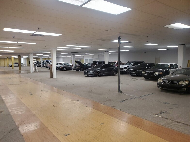More Photos Of 6001 Powerline Rd, Fort Lauderdale Showroom For Lease