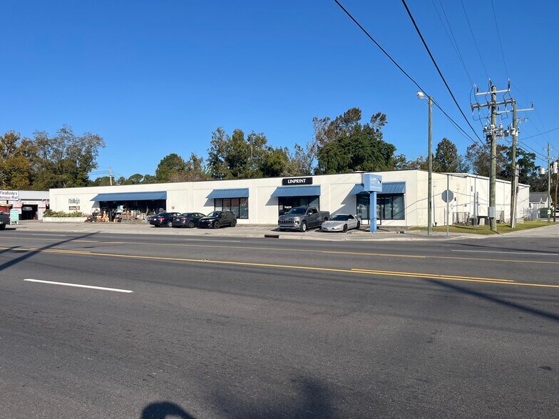 More Photos Of 3405 Market St, Wilmington Freestanding For Sale