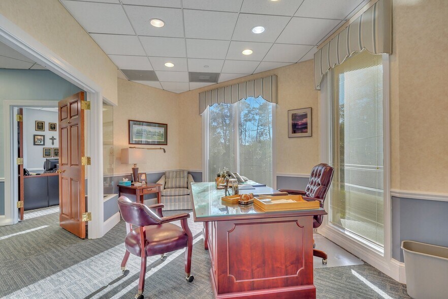 More Photos Of 52 New Orleans Rd, Hilton Head Island Office For Sale