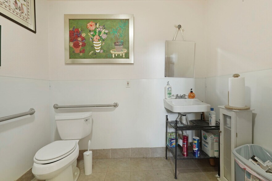 More Photos Of 2 N Main St, Lodi Storefront Retail Office For Sale