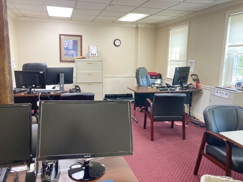 More Photos Of 1900 John Hanson Ln, Oxon Hill Bank For Sale