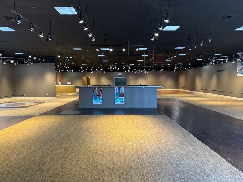 More Photos Of 945 NC Highway 66 S, Kernersville Storefront For Lease