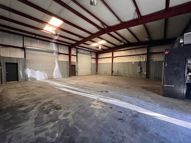 More Photos Of 506 Industrial Dr, Rockmart Warehouse For Lease