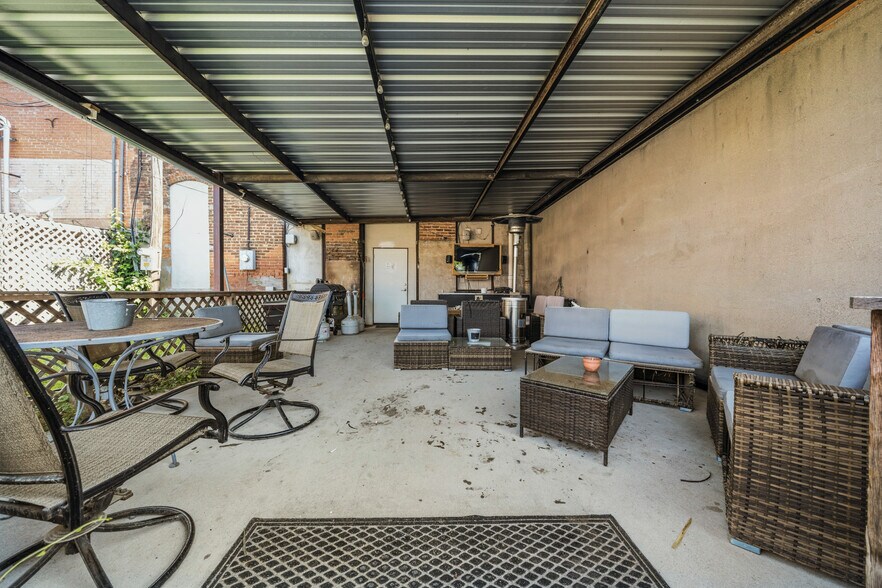 More Photos Of 106 E Elm St, Hillsboro Specialty For Sale