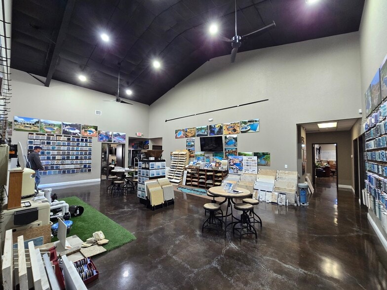 More Photos Of 13318 Western Oak Dr, Helotes Storefront Retail Office For Sale