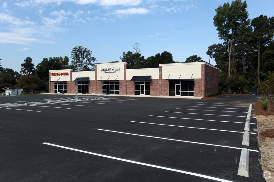 More Photos Of 3935-3943 Dunn Rd, Fayetteville Storefront Retail Office For Lease