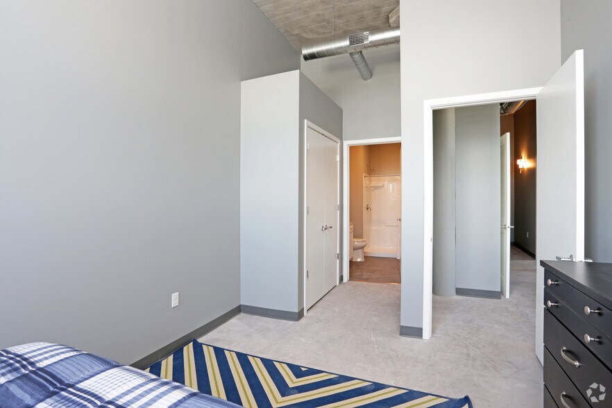 More Photos Of 511 Pershing Ave, Davenport Multifamily For Sale