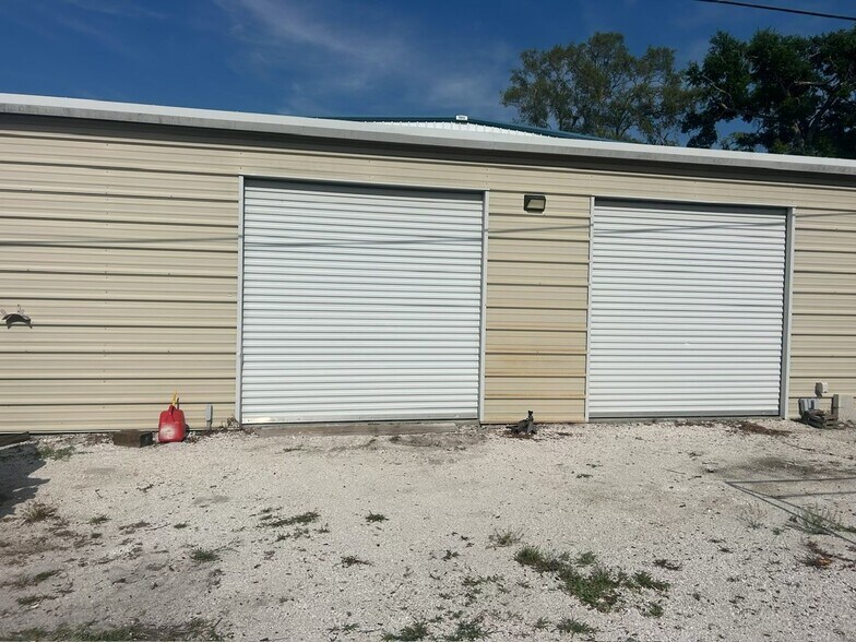 More Photos Of 4930 9th Ave S, Gulfport Service For Lease