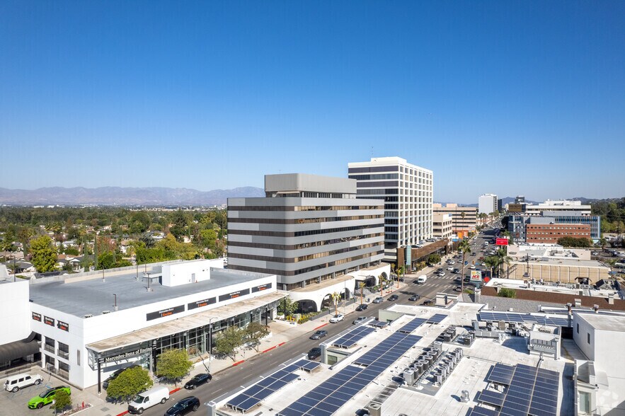 More Photos Of 16661 Ventura Blvd, Encino Medical For Lease