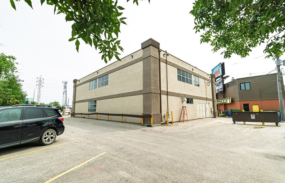 More Photos Of 399 Pembina Hwy, Winnipeg Freestanding For Lease
