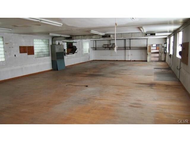 More Photos Of 324-326 Washington St, Walnutport Office For Sale