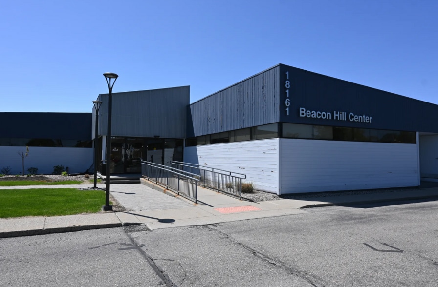 More Photos Of 18161 W 13 Mile Rd, Southfield Medical For Lease