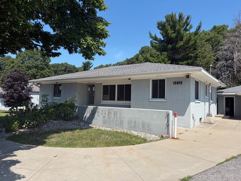 More Photos Of 15015 Cleveland St, Spring Lake General Retail For Lease