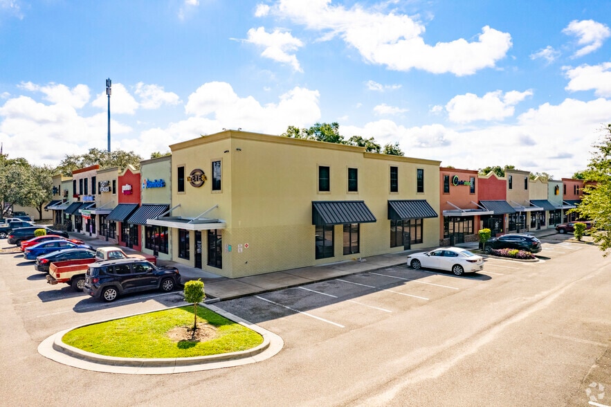 More Photos Of 905-959 E Brandon Blvd, Brandon Unknown For Lease