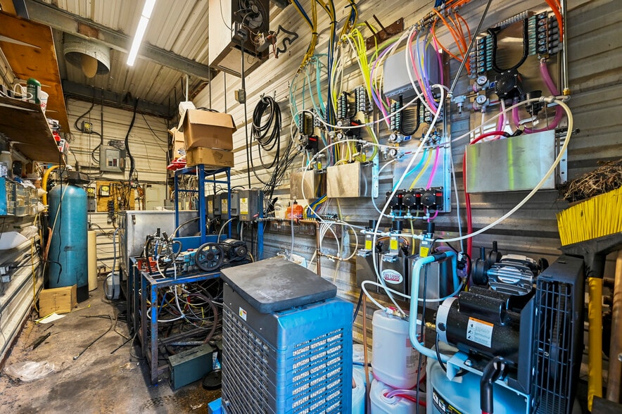 More Photos Of 805 Poindexter Ave, Cleburne Carwash For Sale