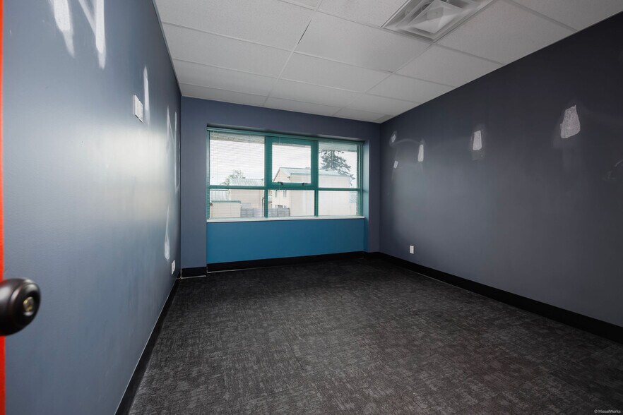 More Photos Of 3242 Westwood St, Port Coquitlam Storefront Retail Office For Lease