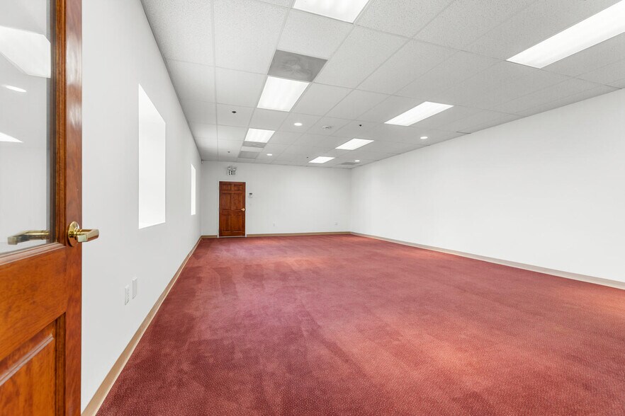 More Photos Of 30 Ray Ave, Burlington Light Distribution For Lease