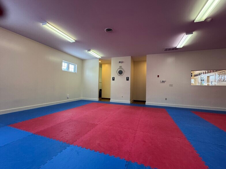 More Photos Of 78 Fisherville Rd, Concord Flex For Sale