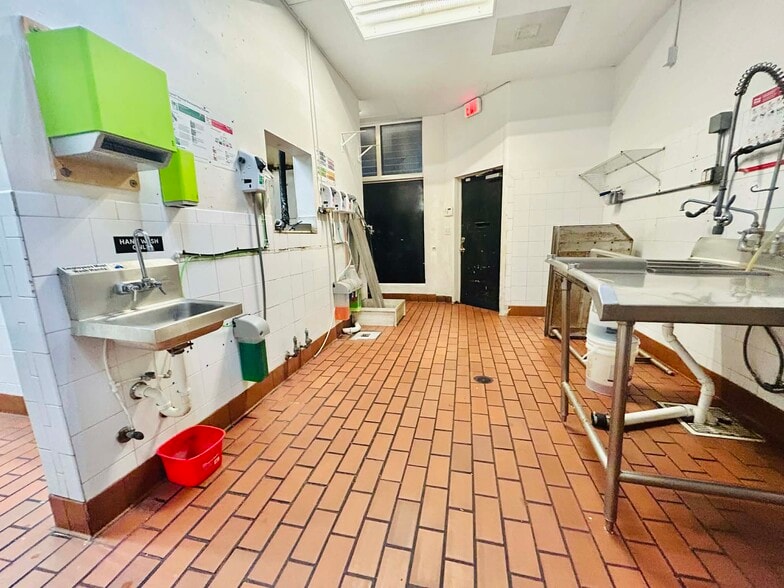 More Photos Of 901-903 E New Haven Ave, Melbourne Storefront Retail Office For Lease